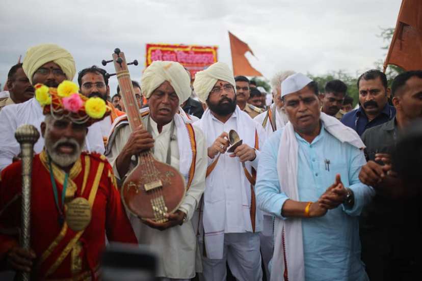 cm Eknath shinde in pandharpur wari