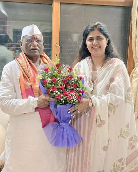 haribhau bagade nana with pankaja munde