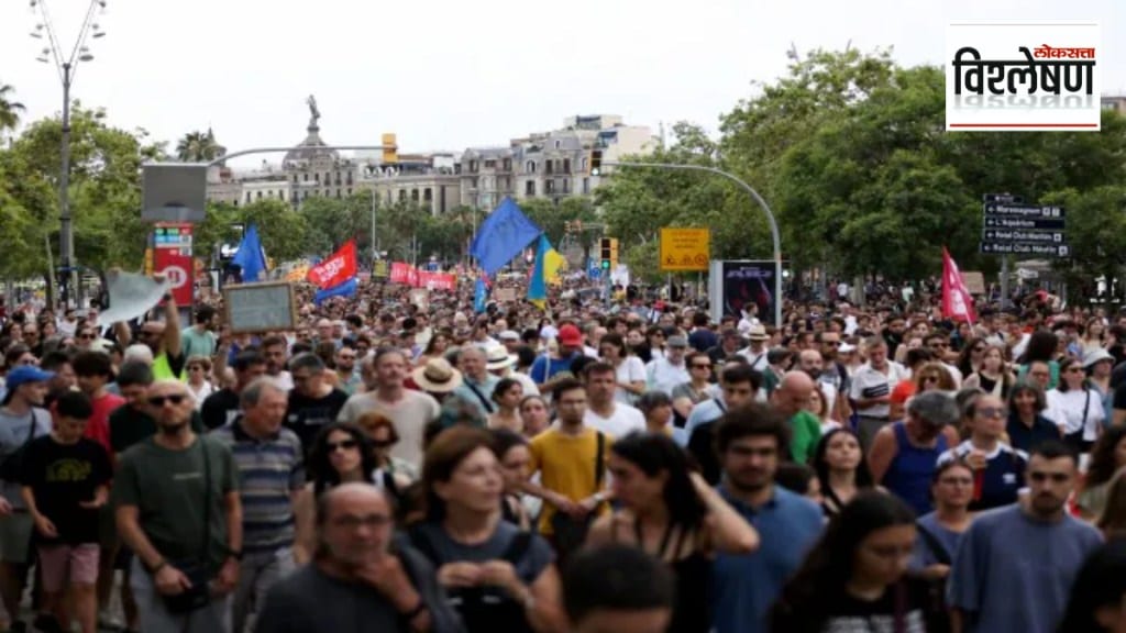 Barcelona Protest against tourists Why are people squirting water on tourists in Barcelona