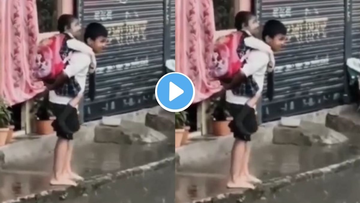 Brother Used Amazing Jugaad to Keep Sister shoes do not get wet heart  touching video viral | भावा एवढं प्रेम कोणीही करू शकत नाही! बहिणीचे शूज ओले  होऊ नये म्हणून भर पावसात