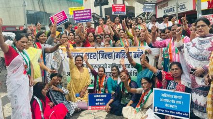 Congress women workers on the streets for 33 percent reservation