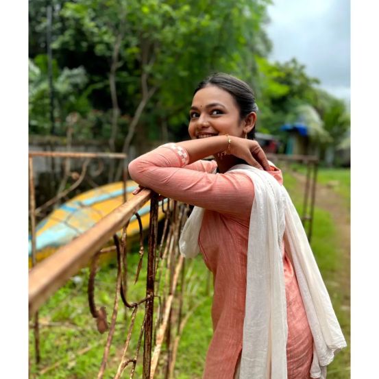 Dakshata Joil Saara Kahi Tichyasathi Photoshoot