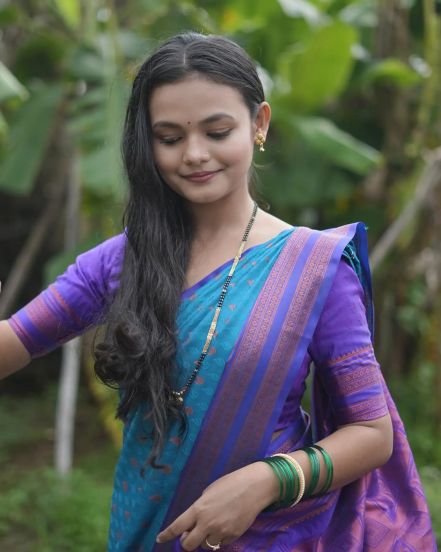 Dakshata Joil Saara Kahi Tichyasathi Photoshoot