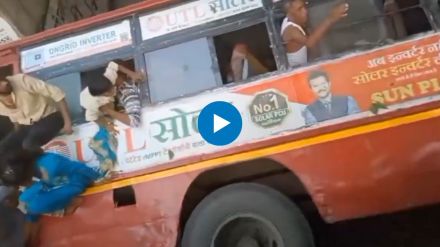 A bus full of passengers fell directly from the bridge, 24 passengers were injured, video of the thrilling incident went viral