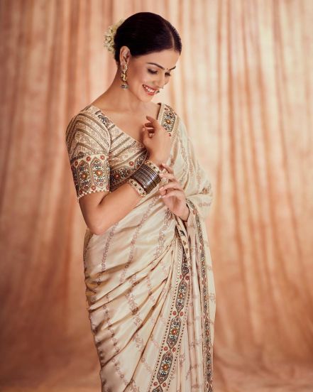 Genelia deshmukh traditional Marathi look in nauvari saree for anant ambani radhika merchat wedding