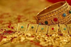 Gold prices at lows further fall in prices