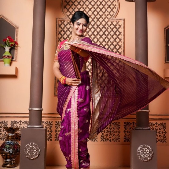 Kashmira Kulkarni Purple Nauvari Saree