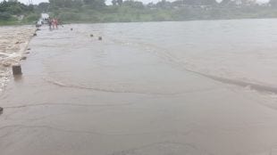 Heavy rains in 25 revenue circles in Yavatmal Flood in Khuni river