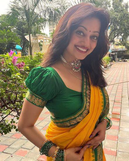 Manasi Naik marathi look 