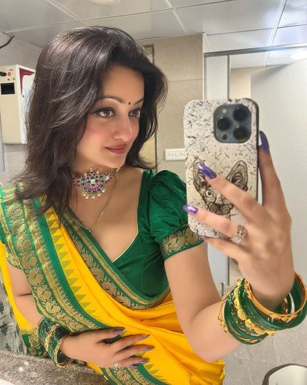 Manasi Naik marathi look 