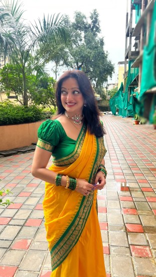 Manasi Naik marathi look