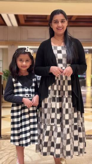 Myra Vaikul Twinning With Mother