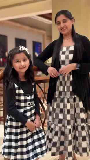 Myra Vaikul Twinning With Mother