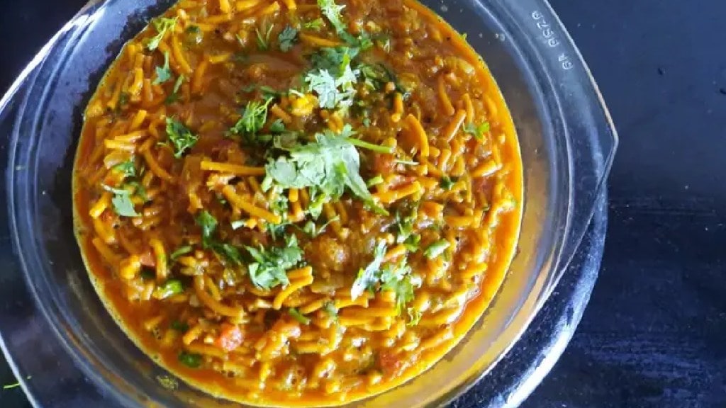 How To Make Dhaba Style tomato Sev Or Shev Bhaji Recipe In 10 Minutes