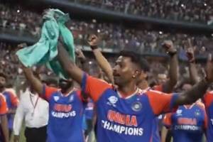Hardik Pandya Grabbed Fans Tshirt Jasprit Bumrah Reaction Video