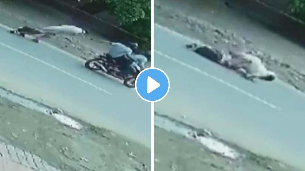 bike borne thieves snatch gold chain of woman in broad day light causing her to collapse on road in ghaziabad uttar pradesh video goes viral