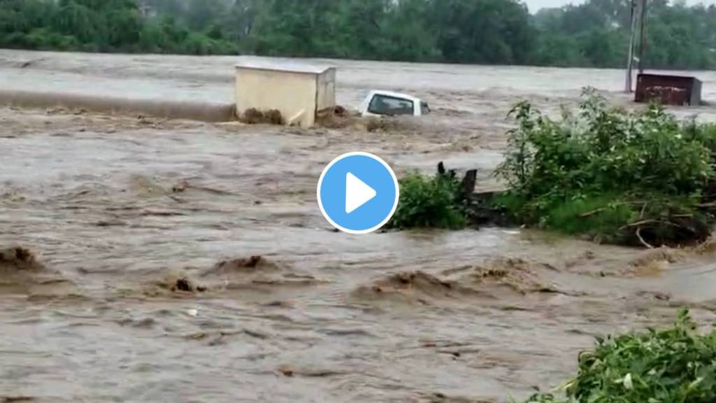 Buldhana, Collapse, rain, car,