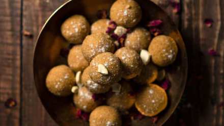 Make Gulpapadi Ladoo in just 15 minutes