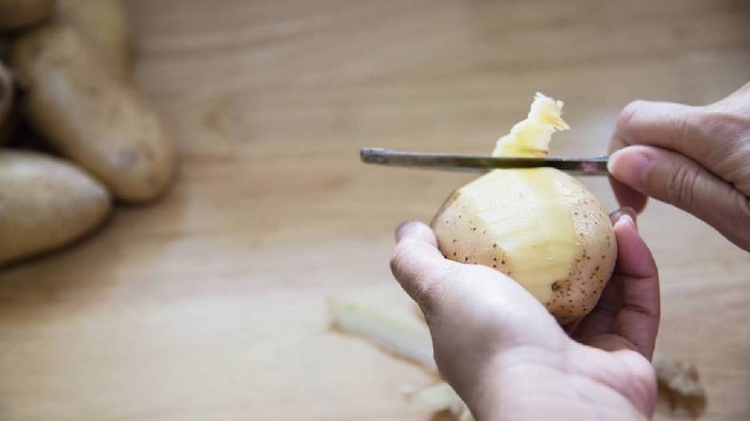 Potato Peels Into Useful Household Solutions You can use Six ways Of potato peel to clean household things know tips and tricks 