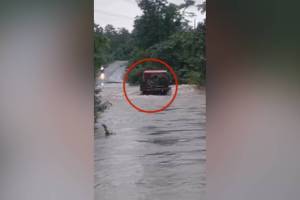 Gondia update, Tractor, Baghnadi flood,