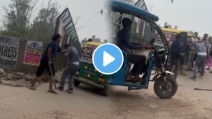 Girl on Bullet Beats up the Auto-Driver with some Tool