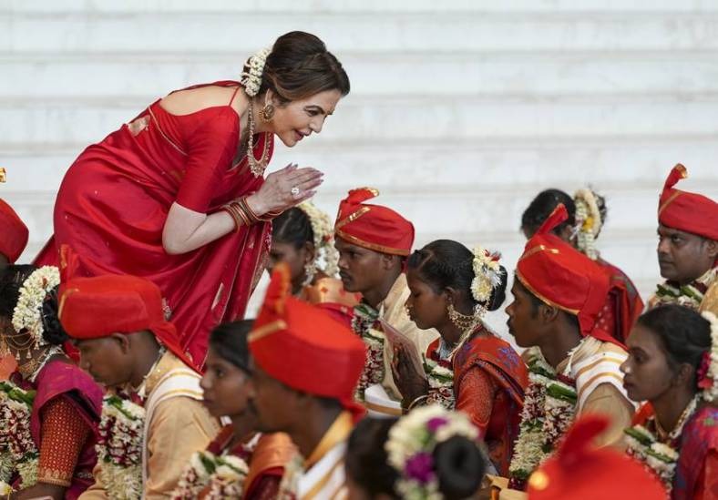 ambani family mass wedding nita ambani red saree viral 
