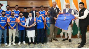PM Modi and team india