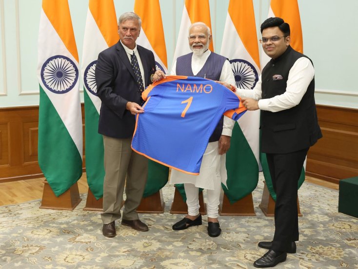 PM modi gets Namo one number jersy