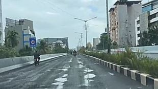 Potholes on MTNL-LBS route elevated road in BKC 50 lakhs fine to the contractor