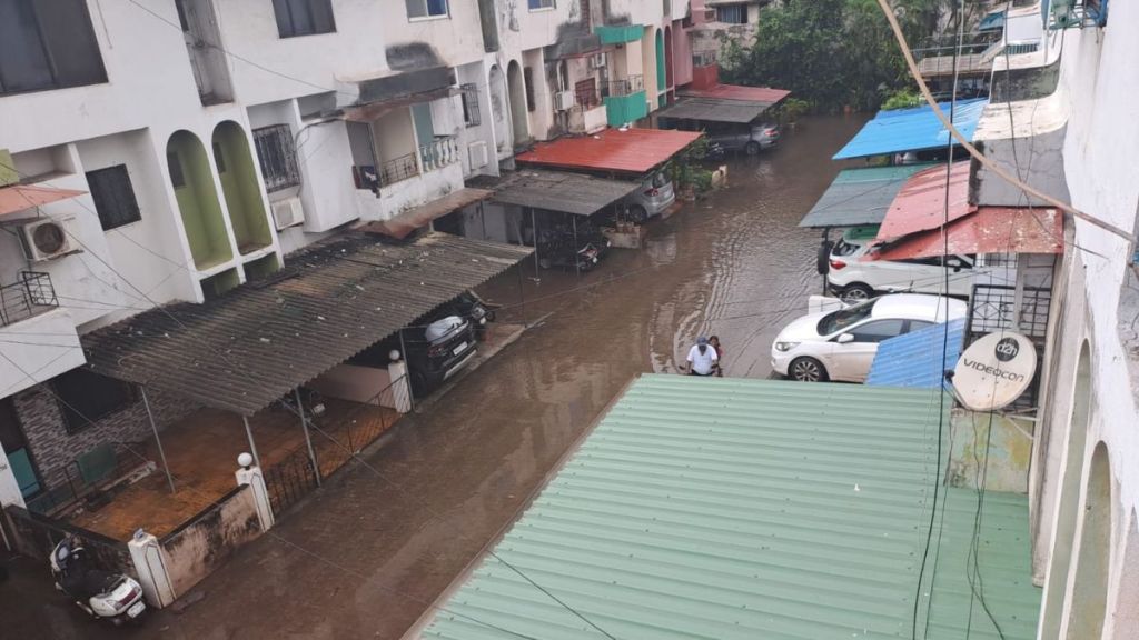 Flood-like conditions at many places in Raigad Schools holiday in Alibag Murud