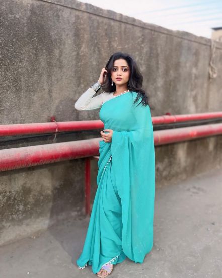 Shivali Parab Blue Saree Look