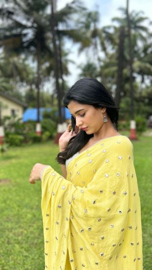 Shivani Mundhekar Yellow Saree Look