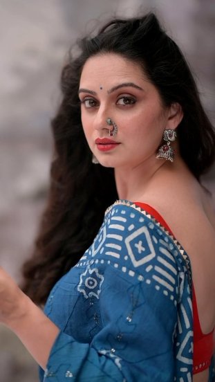 Shruti Marathe Blue Saree Look