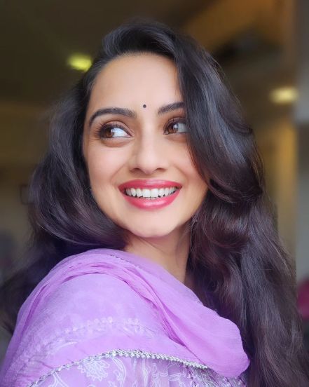 Shruti Marathe Vintage Look