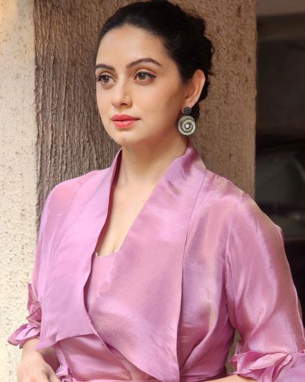 Shruti Marathe Vintage Look