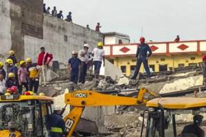 Tragic incident in Surat, Gujarat Seven dead after a six-story building collapses
