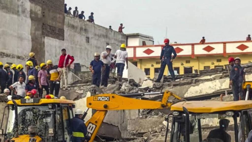 Tragic incident in Surat, Gujarat Seven dead after a six-story building collapses