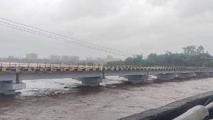 thane district, heavy rain, Ulhas river, overflowed, warning level