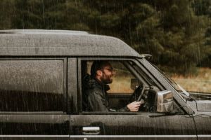 these five things should keep in your car in monsoon