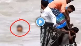 People in a boat saved a child from drowning