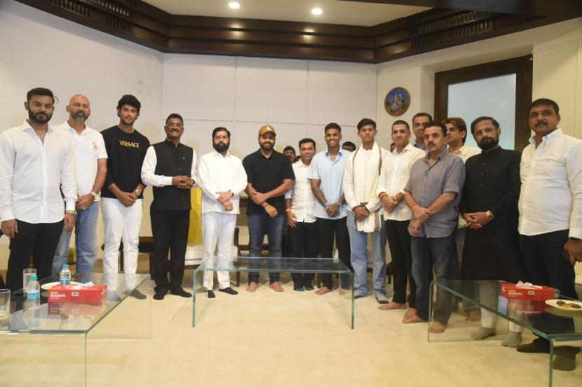 Rohit Sharma Suryakumar Yadav Shivam Dubey Yashasvi Jaiswal met Chief Minister Eknath Shinde At Varsha Bunglow