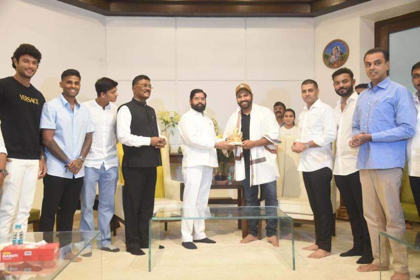 Rohit Sharma Suryakumar Yadav Shivam Dubey Yashasvi Jaiswal met Chief Minister Eknath Shinde At Varsha Bunglow