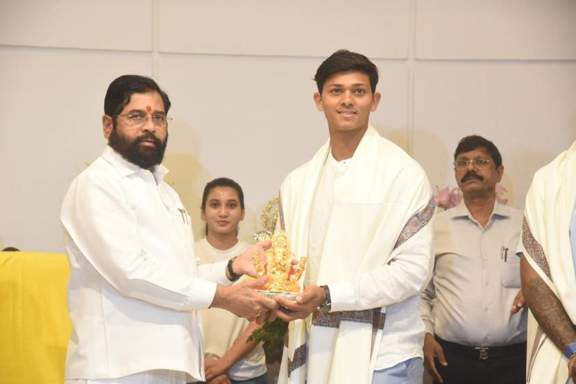 yashswi jaiswal and cm eknath shinde