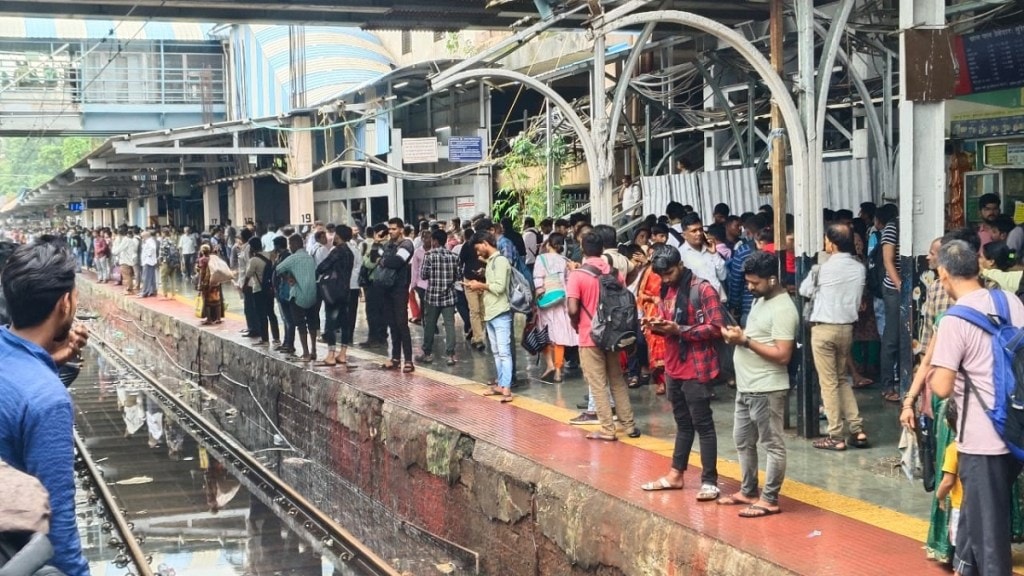 Thane, Railway, disrupted, heavy rain,