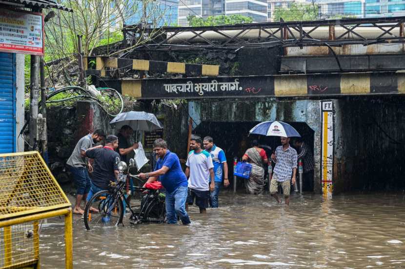 Andheri subway is shut down due to water logging