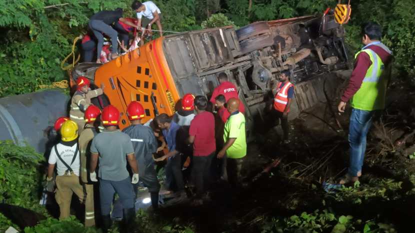 Horrible accident on Mumbai Pune Express bus going to Pandharpur Five dead, some serious