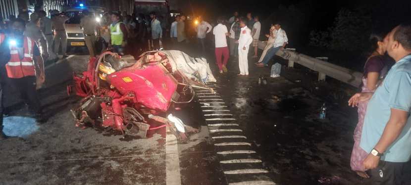 Horrible accident on Mumbai Pune Express bus going to Pandharpur Five dead, some serious