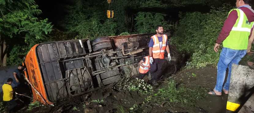 Horrible accident on Mumbai Pune Express bus going to Pandharpur Five dead, some serious