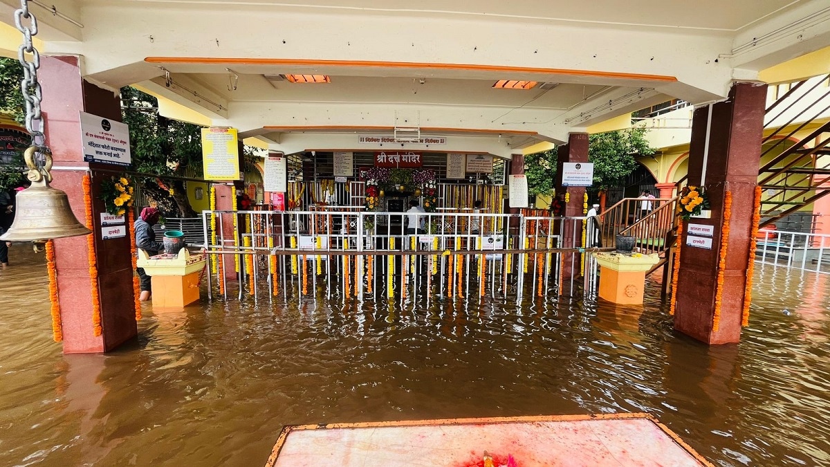 Sangli: water of Krishna River entered the Datta Mandir of Audumbar ...