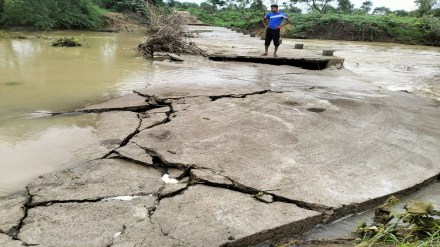 Mohadi taluka, bridge, washed away,